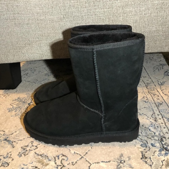 UGG Classic Short II In Black - Picture 4 of 9